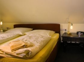 29b Schlafzimmer 1-5w.JPG